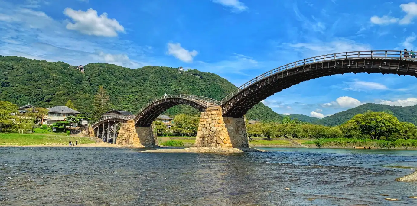 El Kintaikyo en Iwakuni, uno de los 3 puentes más sobresalientes de Japón.