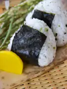 ¡1.000 años en una comida! La historia de los famosos “Onigiri”